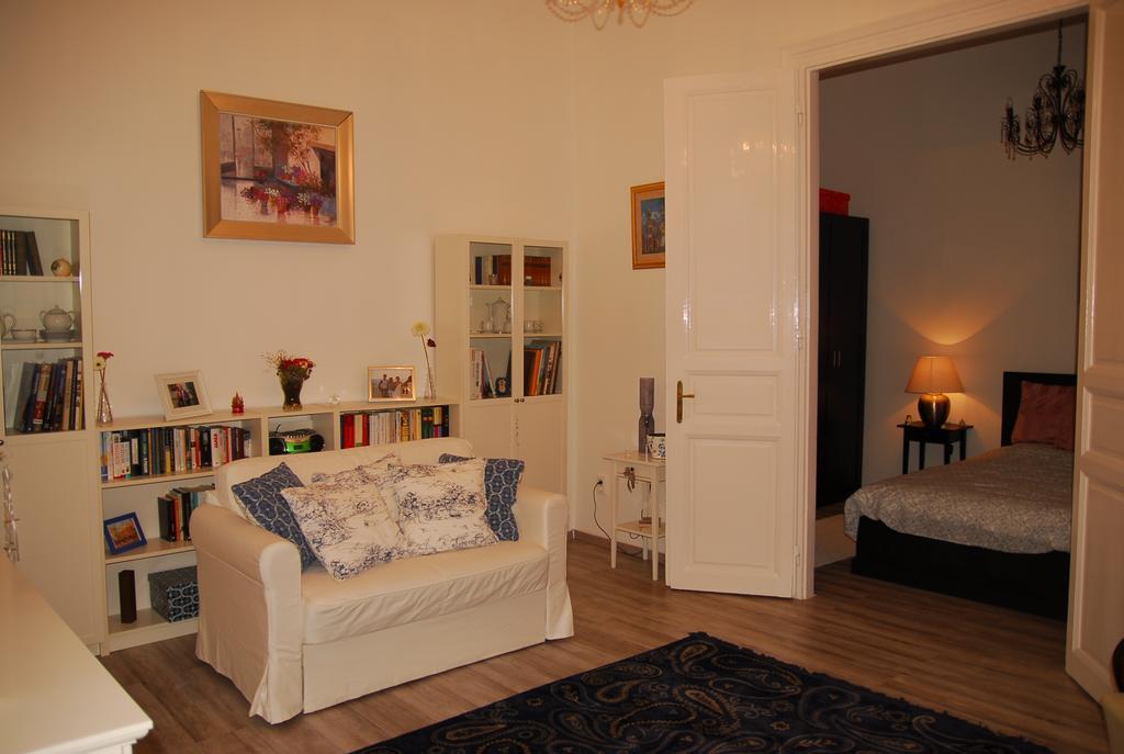 Balazs Apartment - Oktogon Будапеща Екстериор снимка